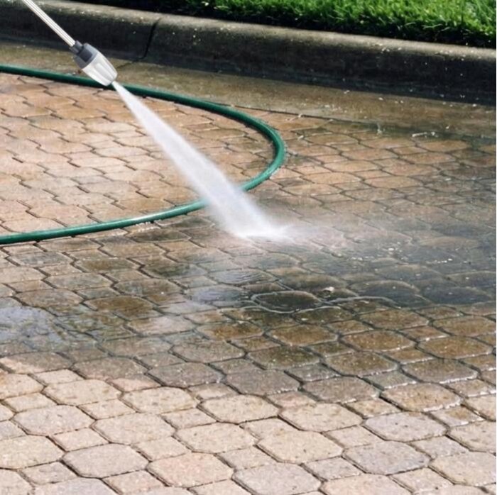 Cleaning a paved driveway with the Jetterix nozzle